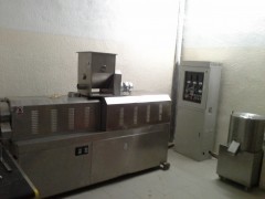 貝殼酥膨化機與雙螺桿膨化機 食品機械設備中的高效加工利器